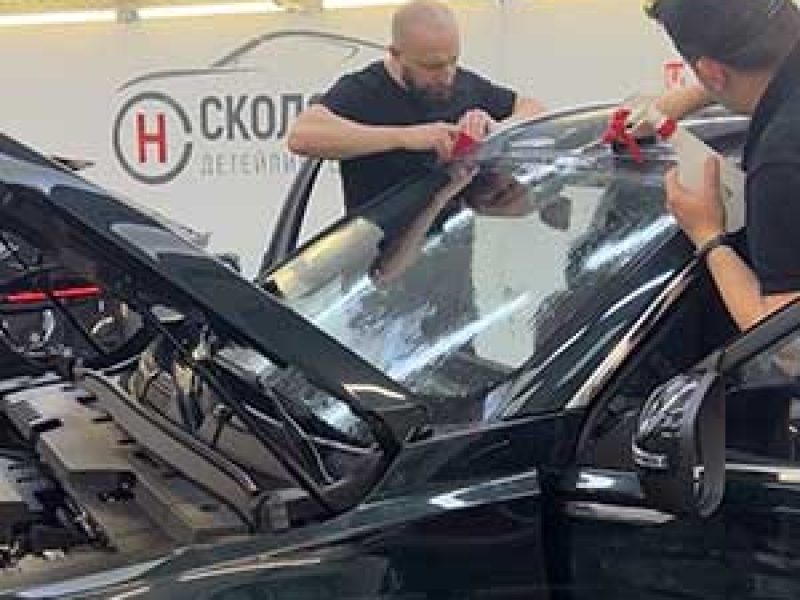 Защита лобового стекла плёнкой